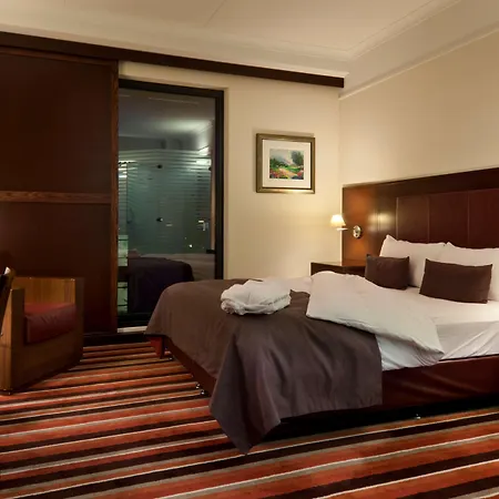 Western La Corniche 4*